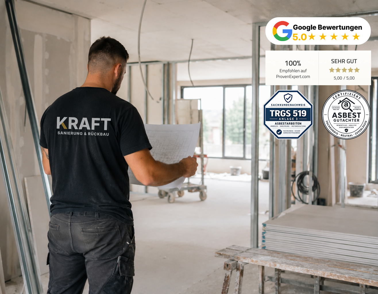 KRAFT-Mitarbeiter prüft Baupläne auf einer Trockenbau-Baustelle